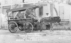 Royal Mail in front of old Court House (now the Museum)
